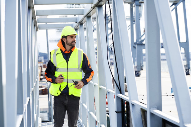 在码头工作的人图片下载