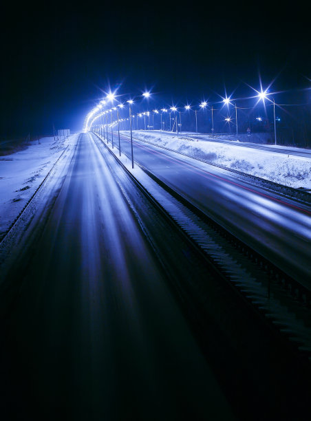 冬季夜间高速公路图片下载