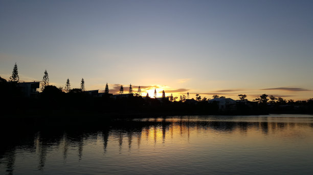 湖上日落图片下载