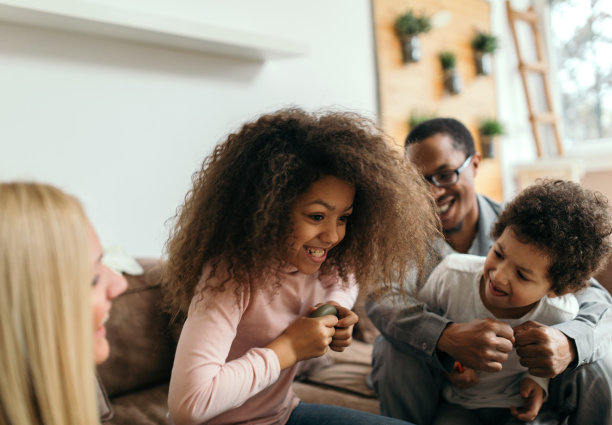 现代家庭图片下载