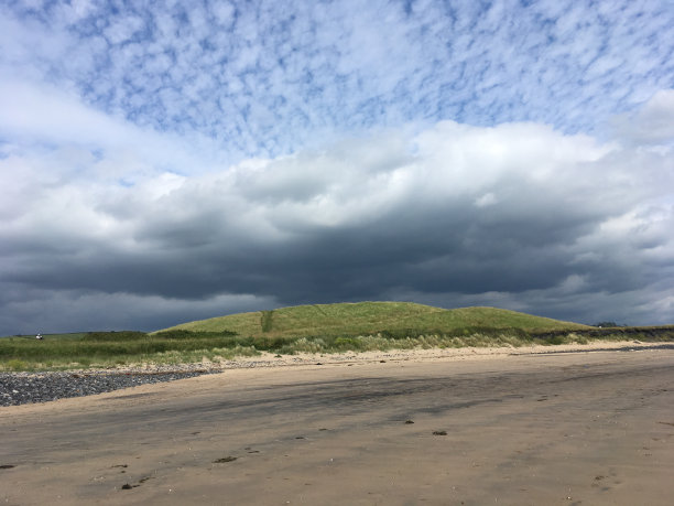 海滩上暴风雨的天空图片下载