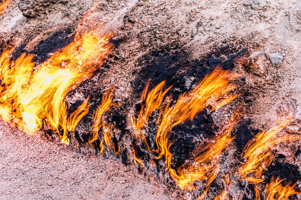 自然地燃烧。燃烧天然气图片下载