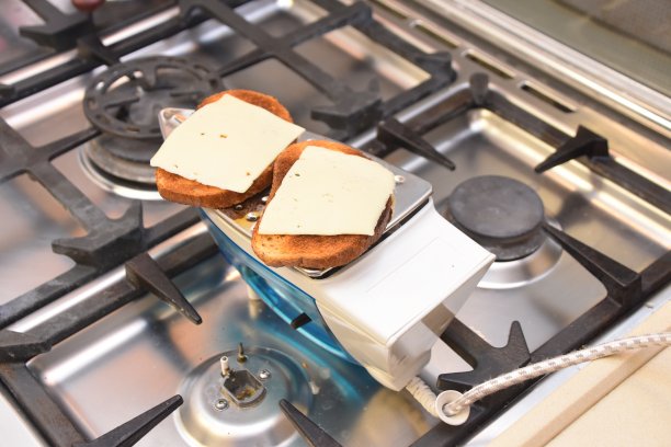 原创的即兴创作，用熨斗烹饪素材图片