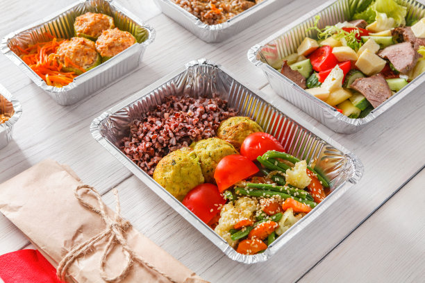 健康食品在盒子带走，俯视图在木材图片下载