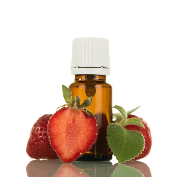 液体带有果香，用于吸入电子烟蒸汽上隔离白色图片下载