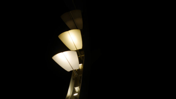 夜间现代路灯图片下载