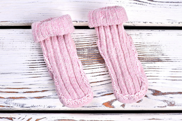 一双天然羊毛针织袜子。图片下载