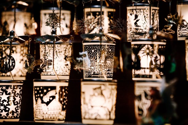 意大利圣诞市场Trentino Alto Adige上的圣诞装饰图片下载