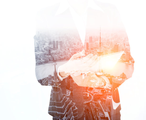 手持数码平板电脑的女商人多次曝光图片下载