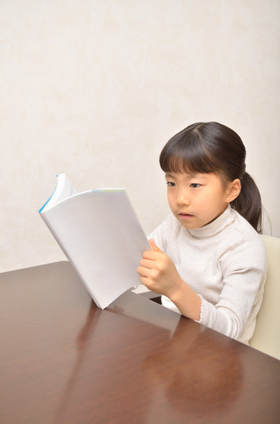 女生读的书图片下载