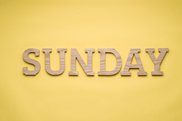 字母周的一天在绿色的背景。凸版木版印刷图片下载