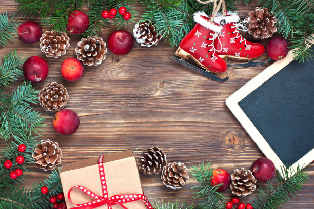 木制背景上的圣诞装饰图片下载