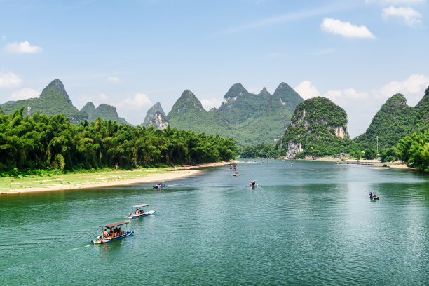 漓江上的观光木筏景色图片下载