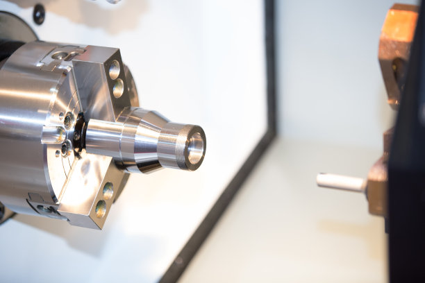 采用高精度数控机床制造高精度汽车零部件图片下载