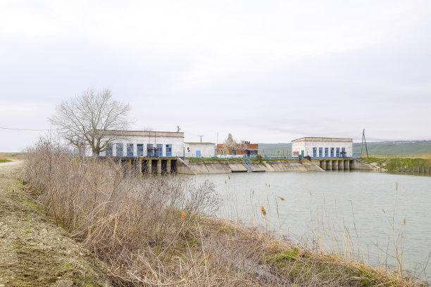 稻田灌溉系统的抽水站。图片下载