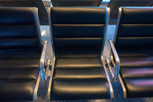 东方市场上的纺织品和布料图片下载