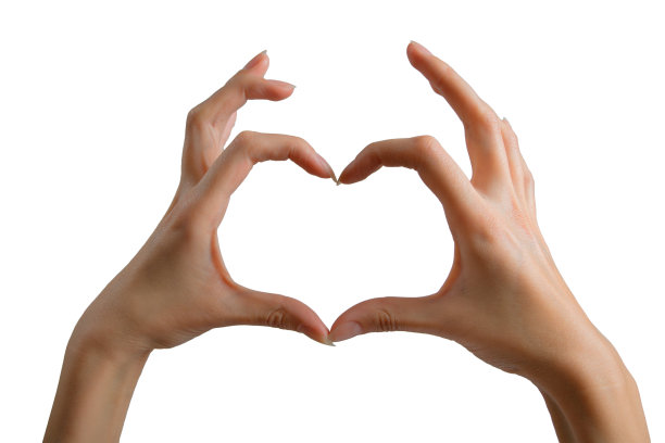 女孩的手在心的形状靠近孤立图片下载