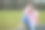 年轻英俊的牛仔。一位男性农夫正坐在他农场的篱笆上。农村景观,乡村。树木、字段农场。设计图片图片下载