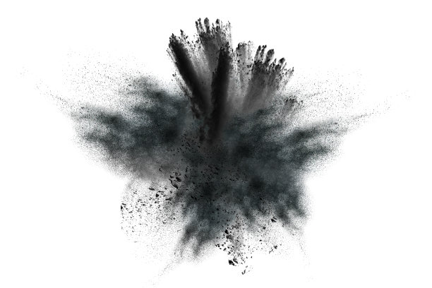 黑色尘埃粒子爆炸的特写镜头孤立在白色背景上。图片下载