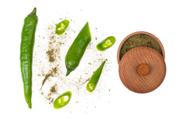 白色背景上的新鲜辣椒图片下载