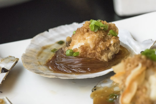 一种中国菜:蒜蓉扇贝素材图片