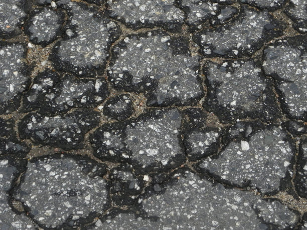 有裂缝的沥青路面图片下载