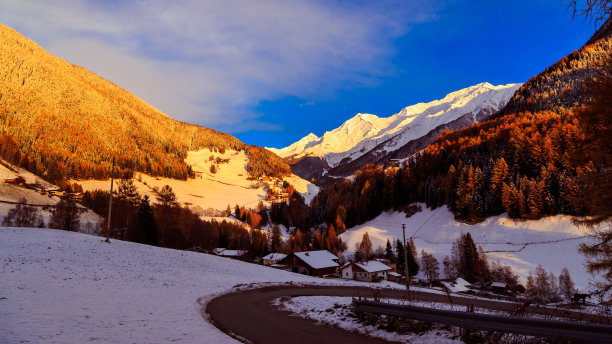 奥里纳谷的五彩日落图片下载