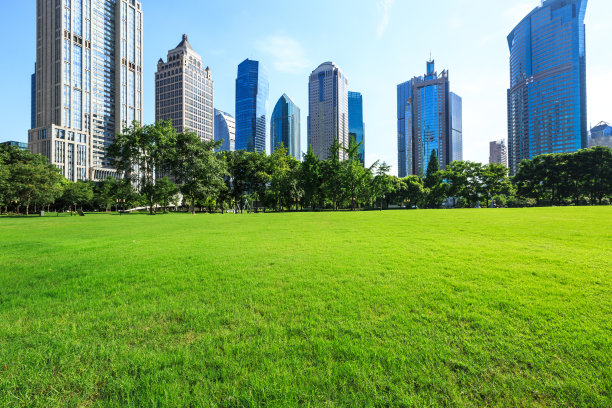 上海商业区现代城市建筑和绿色城市公园图片下载