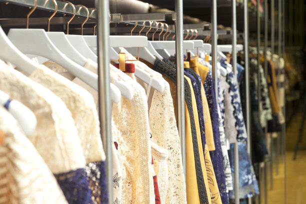 一排名牌衣架图片下载