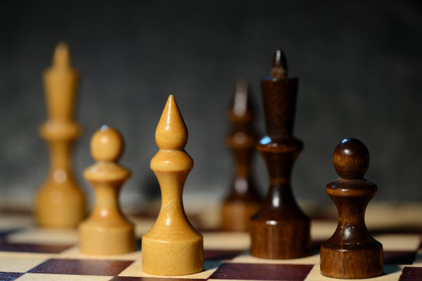 国际象棋棋盘上的棋子特写素材图片