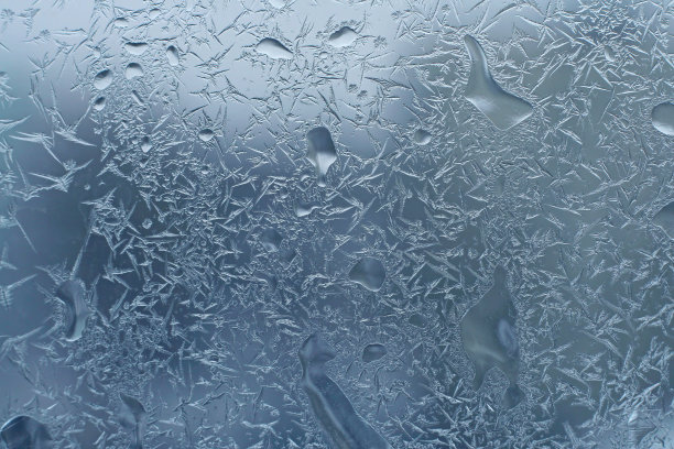 玻璃上有霜和水滴图片下载