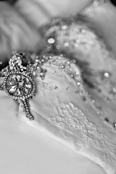 床上婚纱图片下载