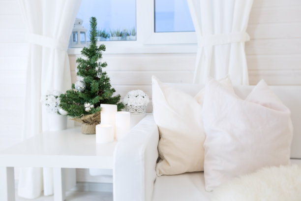 北欧风格的房间与圣诞装饰图片下载