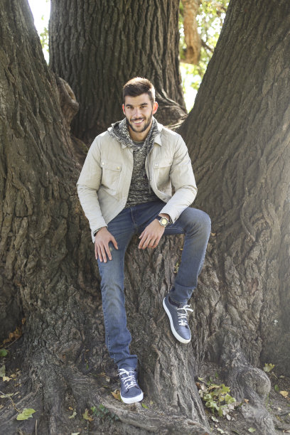 休闲的年轻人图片下载