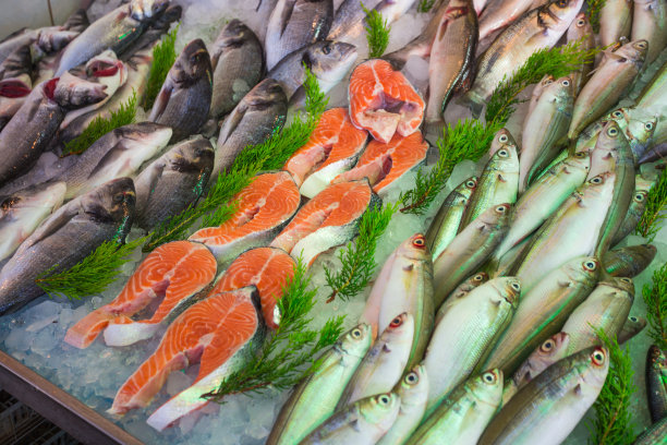 在土耳其东部市场销售鱼和海鲜图片下载