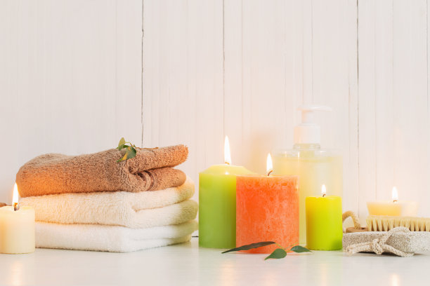 美丽的构成水疗处理在白色的背景图片下载