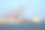 工业海港，有集装箱、起重机和船舶。图片下载
