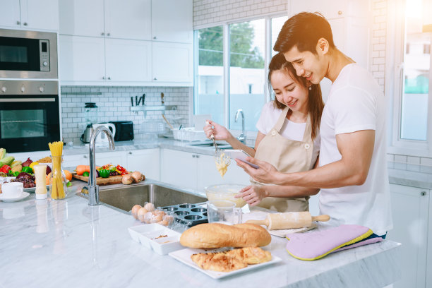 一对甜蜜的夫妇。图片下载