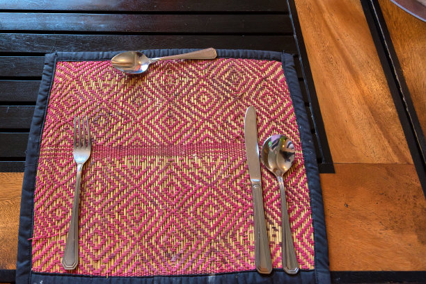 咖啡馆的餐桌图片下载