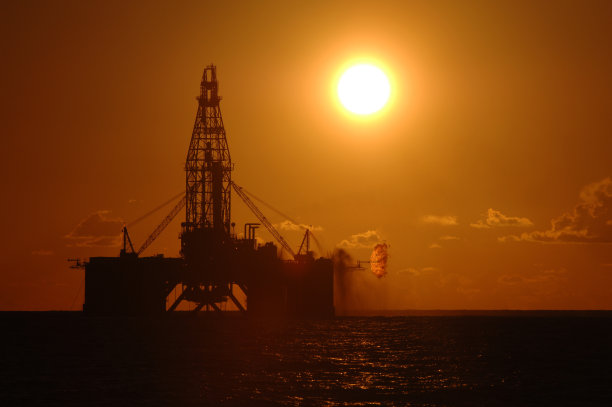 石油钻塔轮廓图片下载