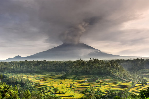 火山喷发素材图片