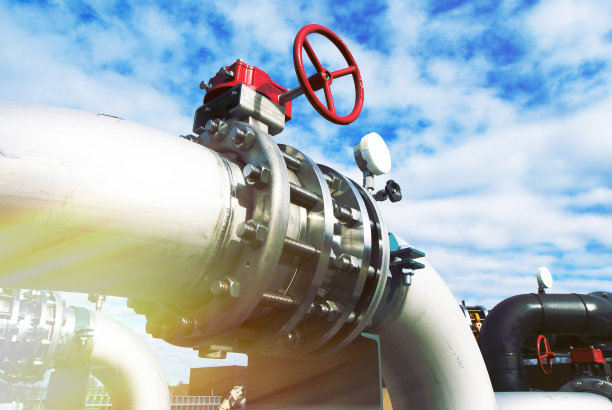 工业园区、钢铁管道、阀门迎蓝天图片下载