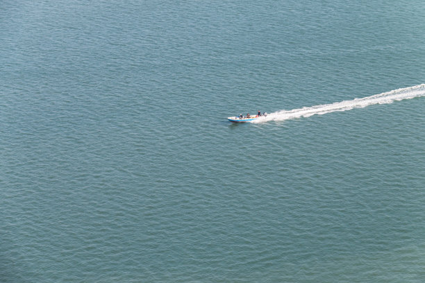 海上速度的快艇素材图片