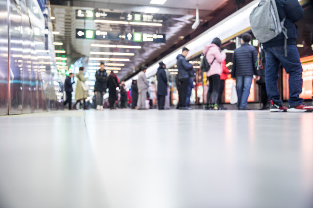 地铁里的人素材图片