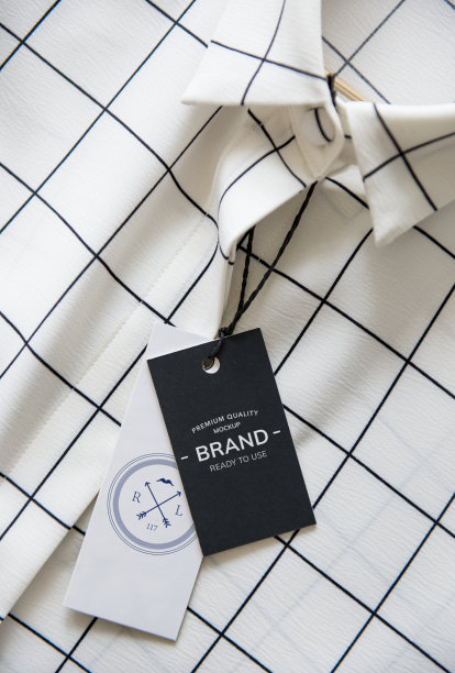 最小的衬衫设计与价格标签素材图片