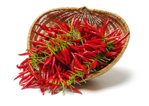 鲜亮的红辣椒在白色背景上图片下载