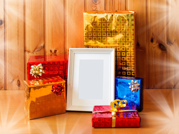 白色相框和礼物图片下载