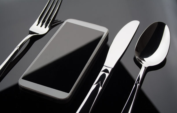 餐具和手机图片下载