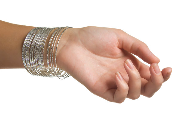 女性手拿珠宝图片下载