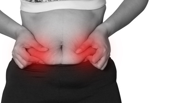 有腹部脂肪的亚洲胖女人。图片下载